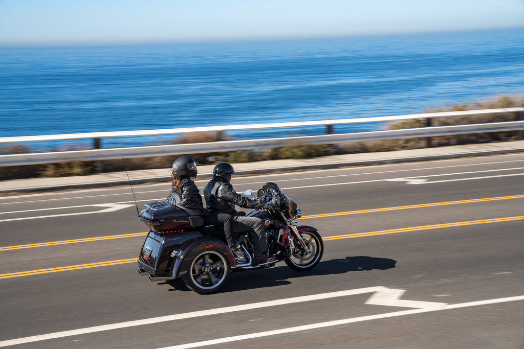 CVO-Tri-Glide-2022